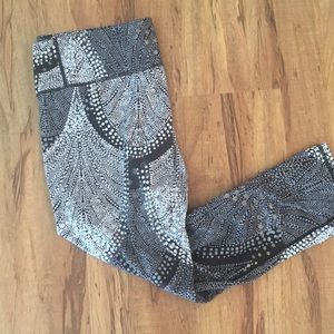 Fabletics Crop Yoga Pants-Medium